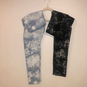 Black and blue tye-dye leggings.